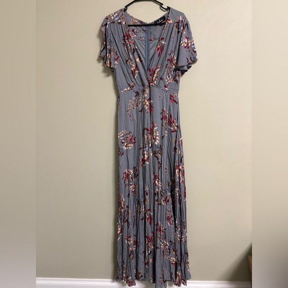 Lulus Floral Printed Maxi Wrap Dress Size Medium Flutter Short Sleeves V Neck - Picture 1 of 7